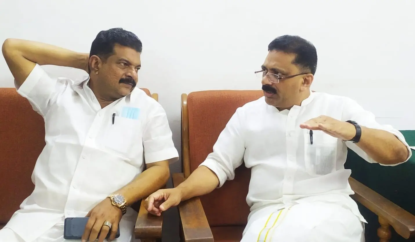 പി.വി.അന്വറിനൊപ്പം കെ.ടി.ജലീല് |ജലീല് ഫെയ്സ്ബുക്കില് പങ്കുവെച്ച ചിത്രം