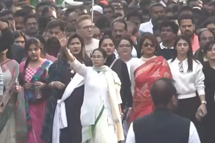 Mamata Banerjee leads street protest, accuses Centre of misusing ED | WATCH