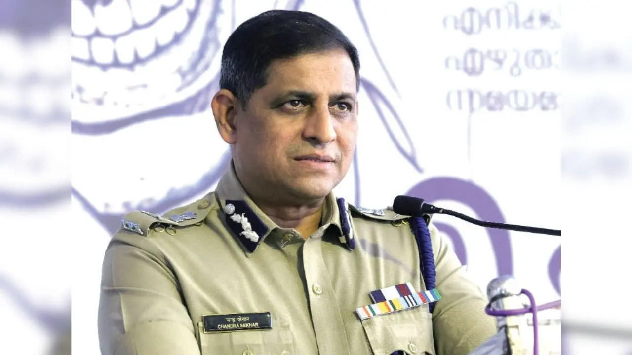 കേരള നിയമസഭാ അന്താരാഷ്ട്ര പുസ്തകോത്സവത്തിൽ 'ചലഞ്ചസ് റിലേറ്റഡ് ടു സൈബർ ക്രൈം ആൻഡ് നർക്കോട്ടിക്സ്' എന്ന വിഷയത്തിൽ ഡിജിപി റവാഡ ചന്ദ്രശേഖർ സംസാരിക്കുന്നു