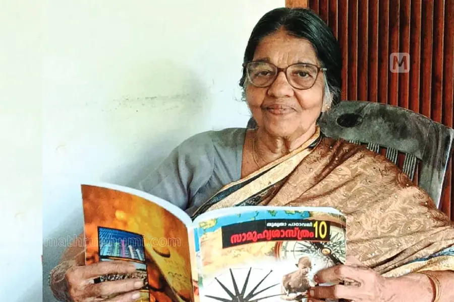 അന്ന് അമ്മയ്ക്കായി മാറ്റിവെച്ച പഠനം ഇന്ന് പൂർത്തിയാക്കി; പത്മാവതി അമ്മയുടെ വിജയത്തിന് പത്തരമാറ്റ്
