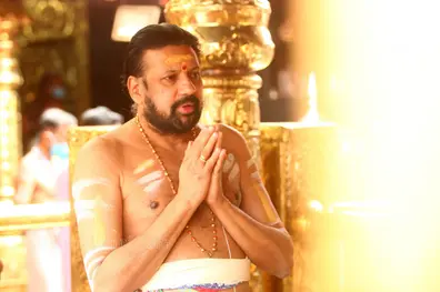 Sabarimala gold theft case: Arrested Tantri Rajeevaru falls ill, taken to hospital | VIDEO