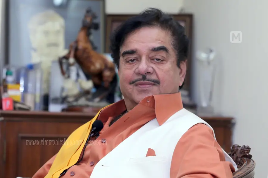 shatrughan sinha courtship poonam sinha
