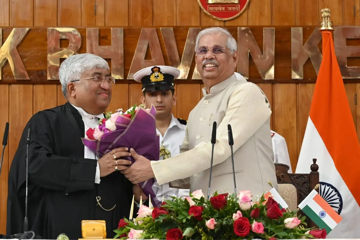 Hon'ble Governor Shri Rajendra Vishwanath Arlekar administered the oath of office to Shri Justice Soumen Sen (Photo: X)