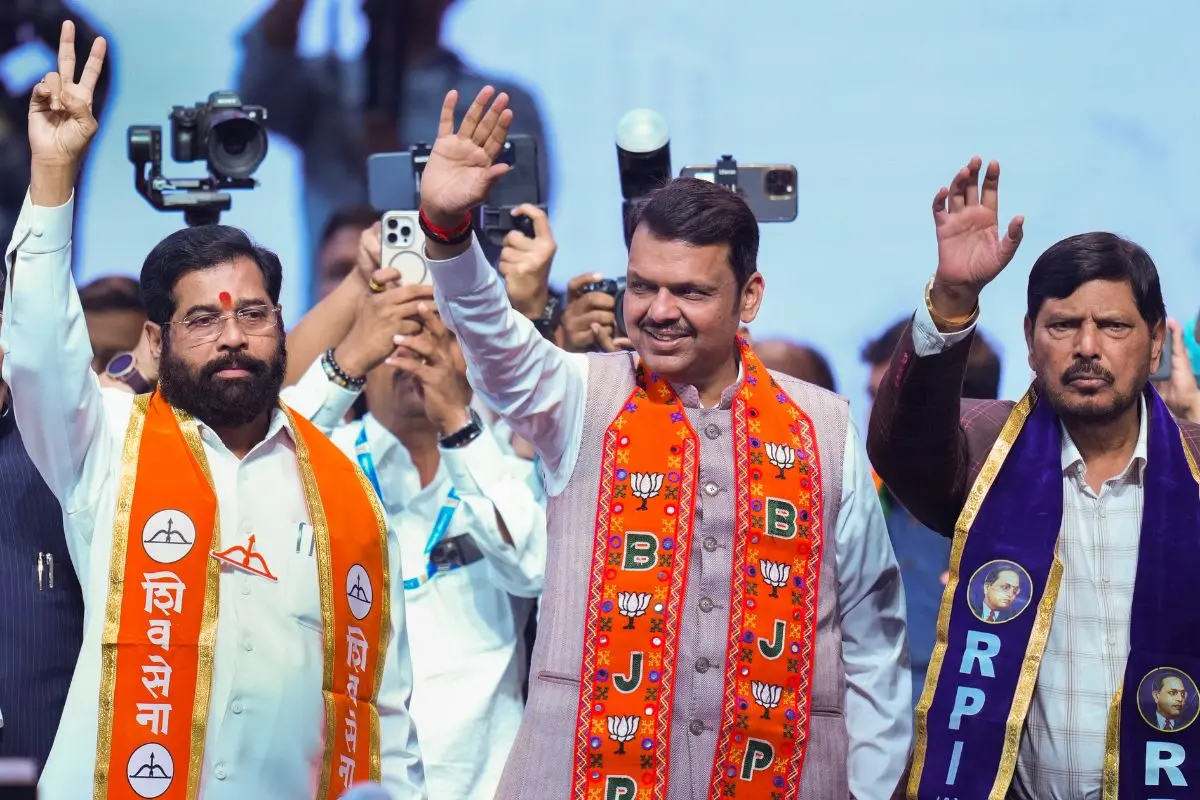 Union Minister of State Ramdas Athawale, right, with Maharashtra Chief Minister Devendra Fadnavis, centre, and Deputy CM Eknath Shinde during a public rally on Jan 3, 2026 (Photo: PTI)