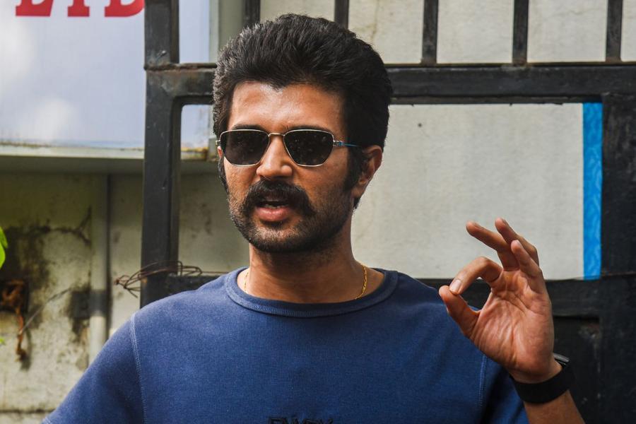 Anil Ravipudi Addresses Not Directing Vijay's 'Jana Nayagan' Remake | Quick Digest