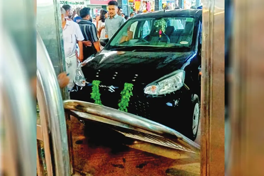 Car brought for pooja at Guruvayur temple goes out of control, crashes into steel gate