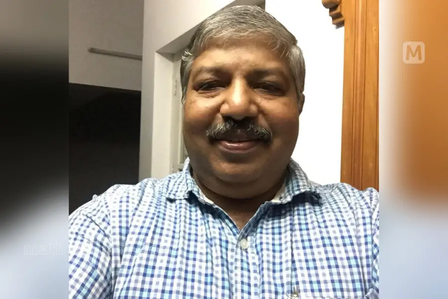 സ്കൂട്ടർ നിയന്ത്രണം വിട്ടുമറിഞ്ഞു, തോക്കിൽ നിന്ന് വെടിയുതിർന്ന് അഭിഭാഷകൻ മരിച്ചു