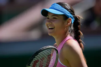 Rain-hit match ends with Emma Raducanu’s first win of the year