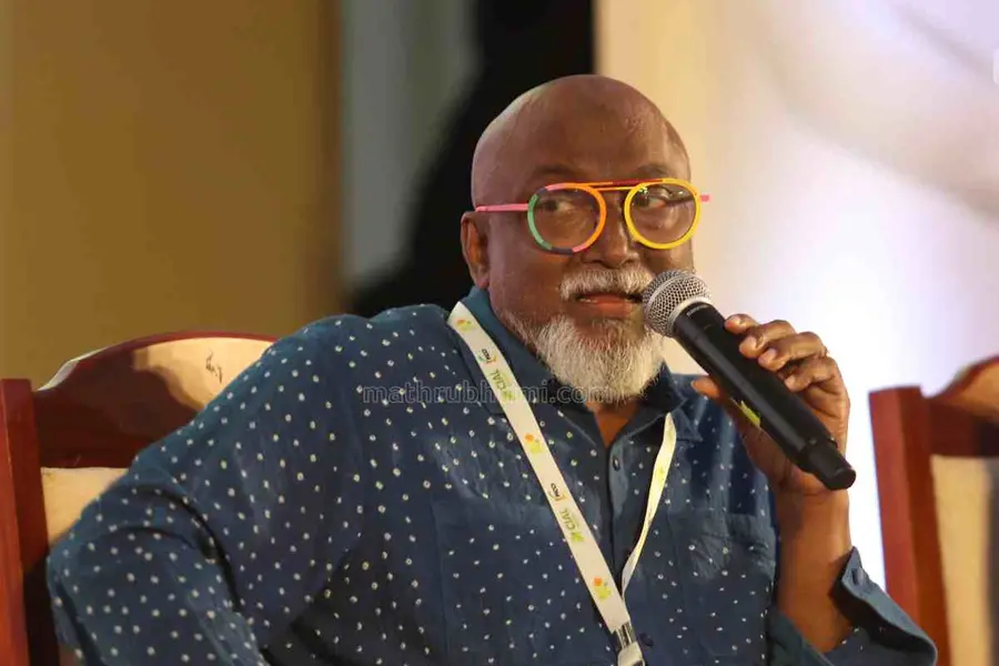 ബോസ് കൃഷ്ണമാചാരി കൊച്ചി ബിനാലെ ഫൗണ്ടേഷനിൽ നിന്ന് രാജി വച്ചു