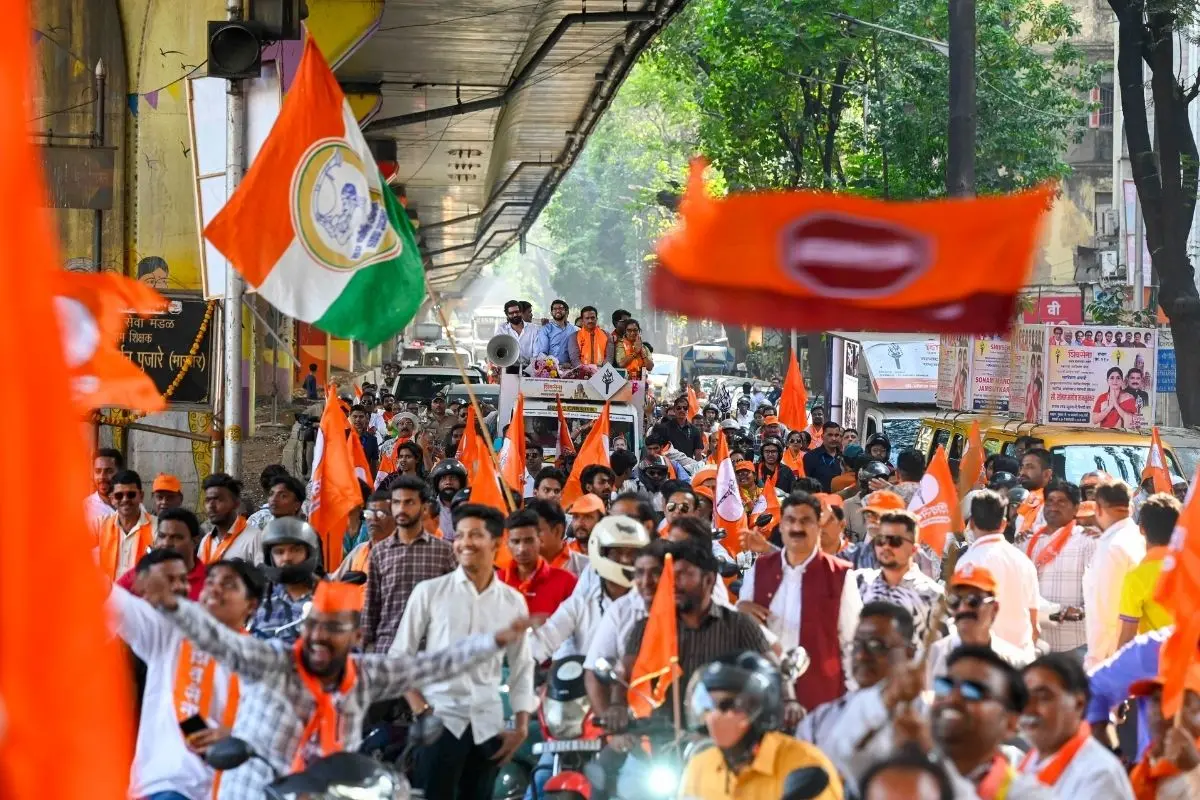 Shiv Sena (UBT) leader Aaditya Thackeray with MNS leader Amit Thackeray during a rally on the last day of campaigning for the civic elections, in Mumbai (Photo: PTI)