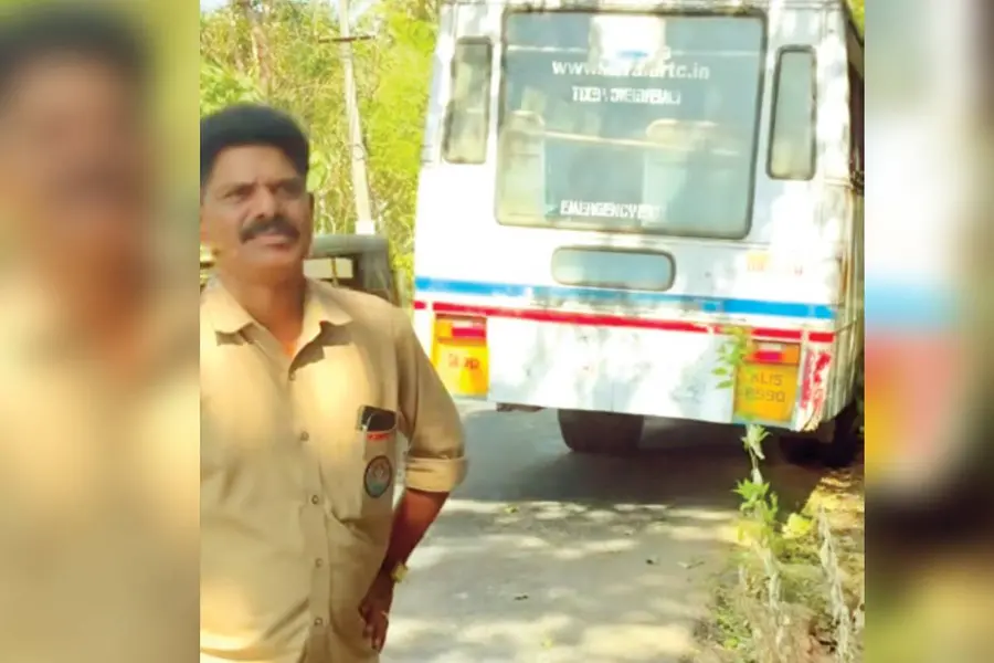 ബസിന്റെ ബ്രേക്ക് പോയി,യാത്രക്കാരോട് പിടിച്ചിരിക്കാൻ നിർദേശം, ഇടിച്ച് നിർത്തി; ഹീറോയായി KSRTC ഡ്രൈവർ