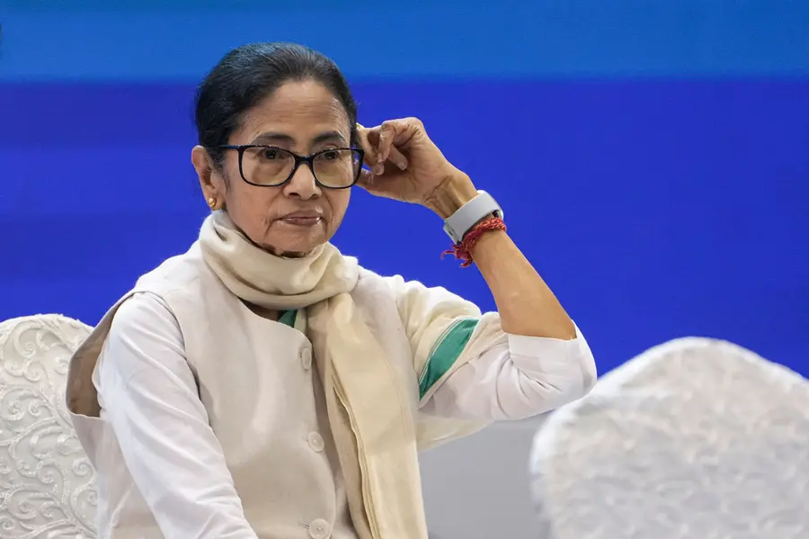 മമതയ്ക്ക് സുപ്രീംകോടതിയിൽ തിരിച്ചടി; ED ഉദ്യോഗസ്ഥർക്കെതിരായ കേസ് സ്‌റ്റേ ചെയ്തു, 'പ്രശ്‌നം ഗുരുതരം'