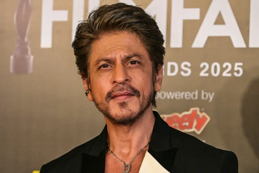 Dev Anand's Gentle Rebuke to Shah Rukh Khan: \"Why Do You Smoke?\"
