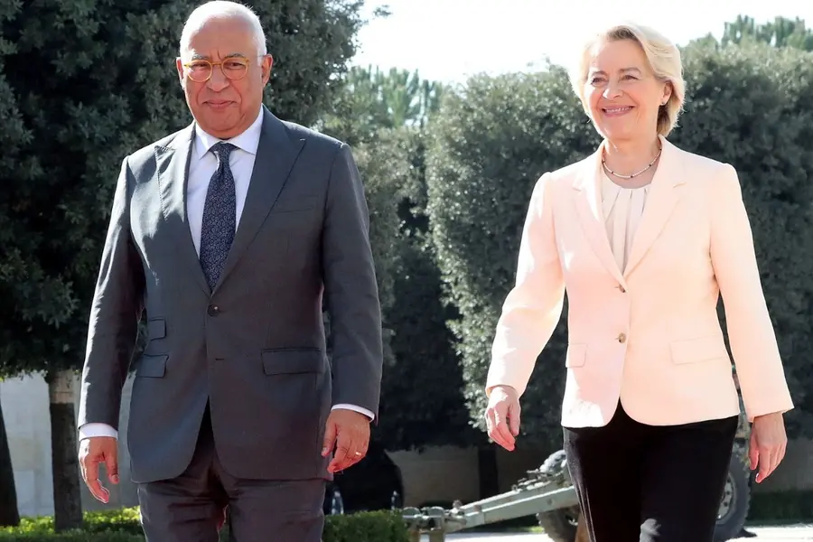 European Council President Antonio Costa (L) and European Commission President Ursula von der Leyen
