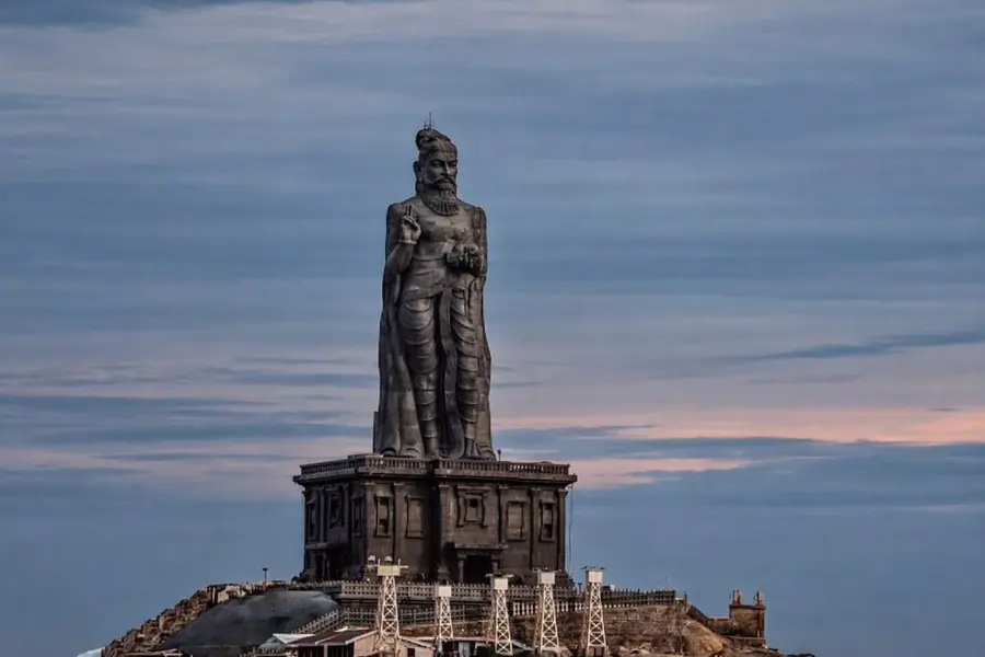 Thiruvalluvar statue at Kanyakumari.jpg