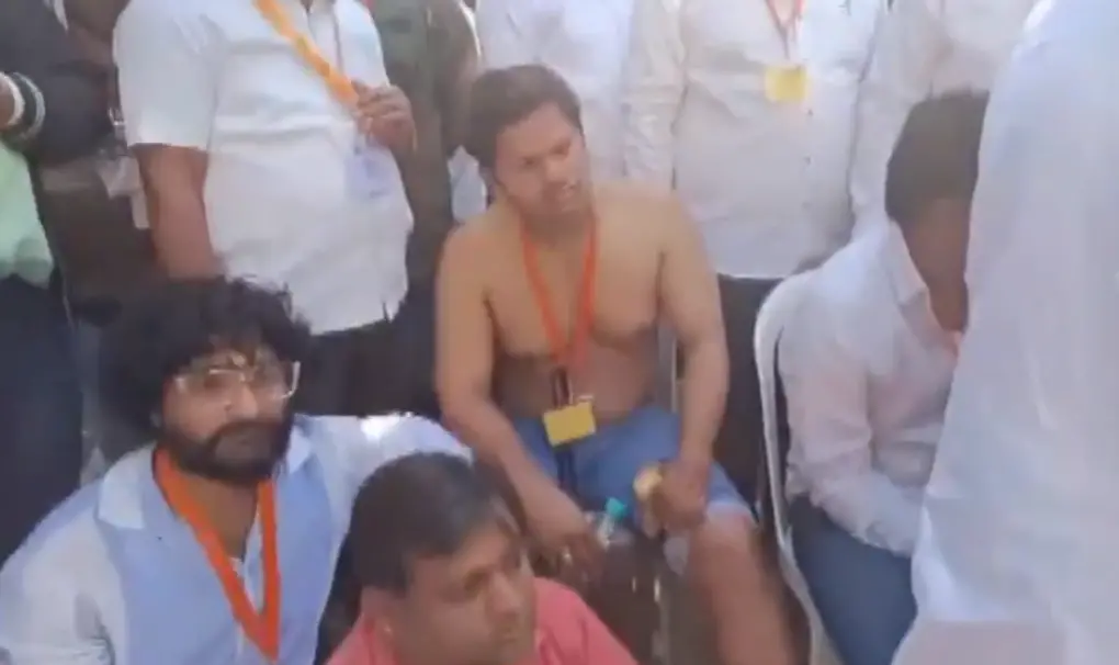 Workers protesting in Chhatrapati Sambhajinagar