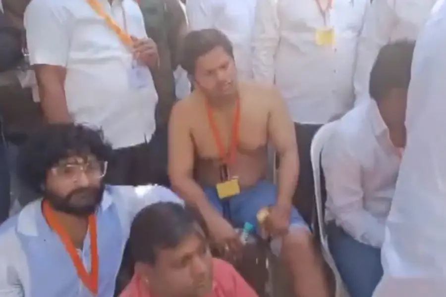Workers protesting in Chhatrapati Sambhajinagar