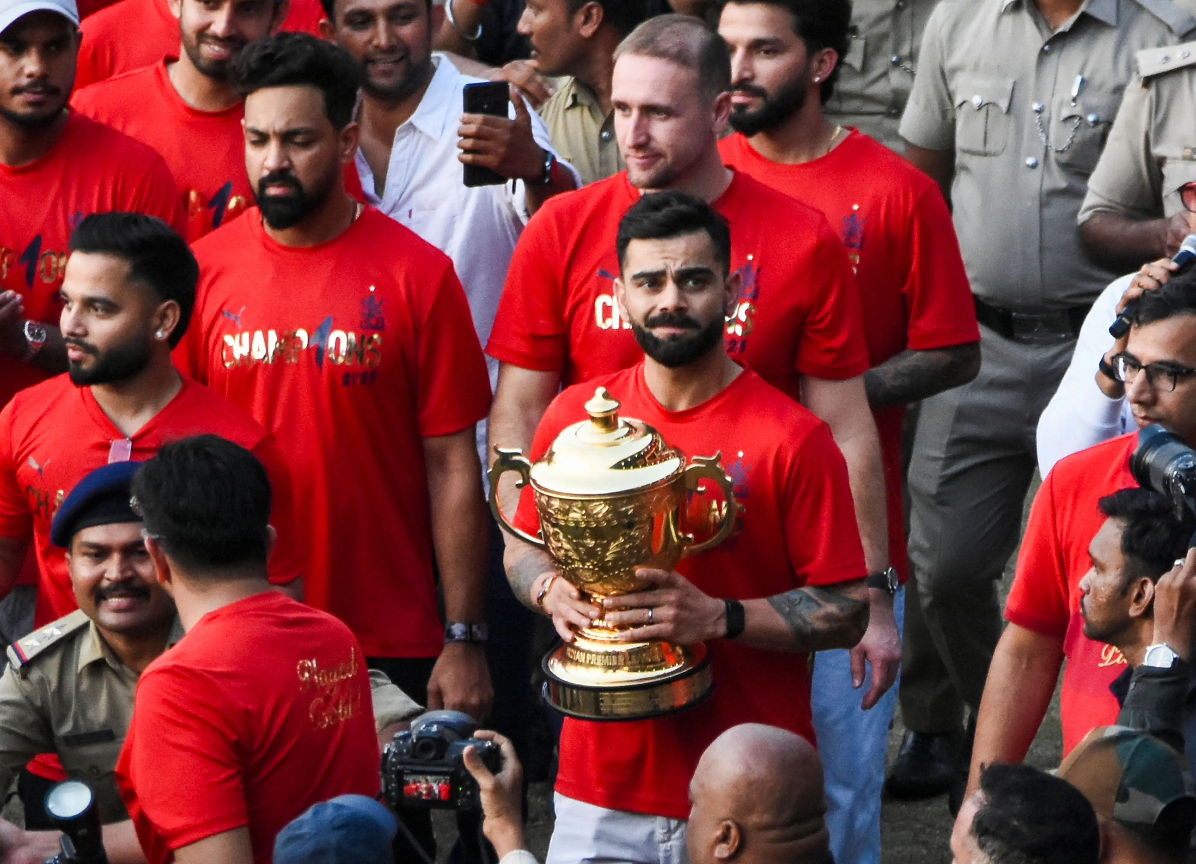 IPL 2025 winning Royal Challengers Bengaluru team's player Virat Kohli and others during a felicitation ceremony at the Chinnaswamy Stadium, in Bengaluru.| Photo: PTI