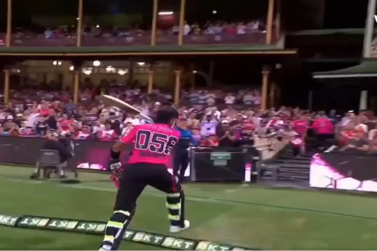 Angry Babar Azam hits the boundary rope. | Screengrab/X