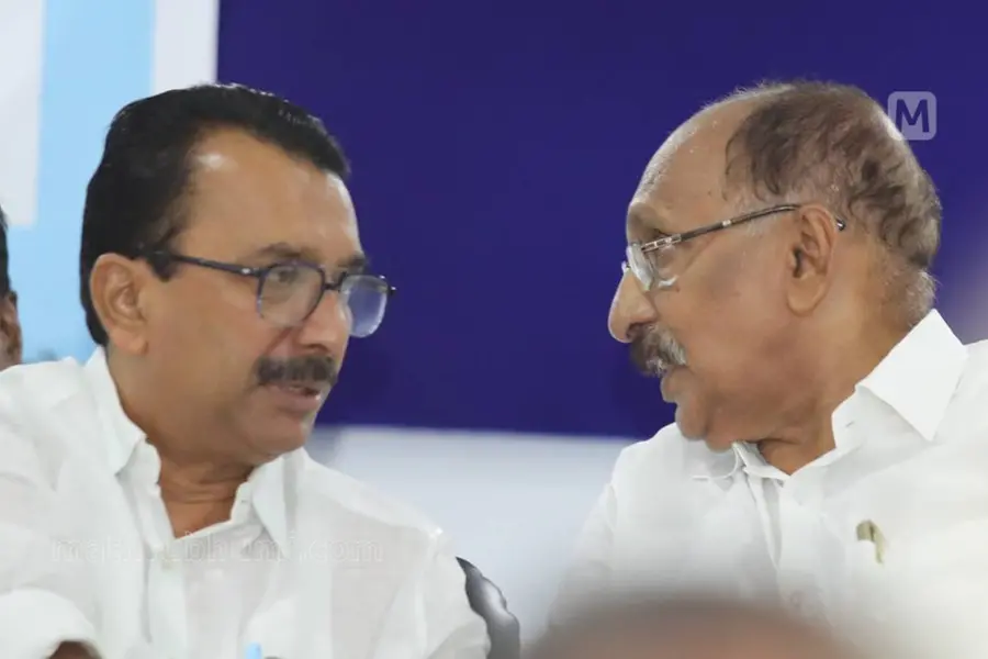 കോഴിക്കോട് കോൺഗ്രസിൽ പൊട്ടിത്തെറി; പി.എം നിയാസിനെതിരെ പരാതി നൽകി കെ.സി അബു