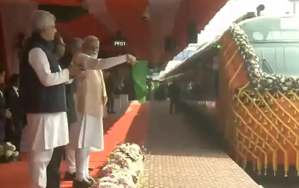PM Modi flags off India's first Vande Bharat Sleeper Train between Howrah and Guwahati  | ANI