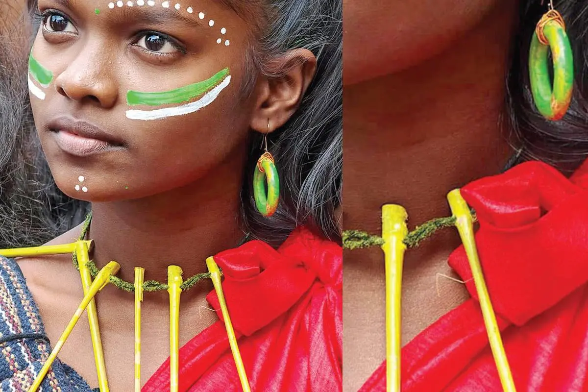 പളിയനൃത്തത്തിന്റെ ആഭരണങ്ങള് അണിഞ്ഞ് മത്സരാര്ഥി.