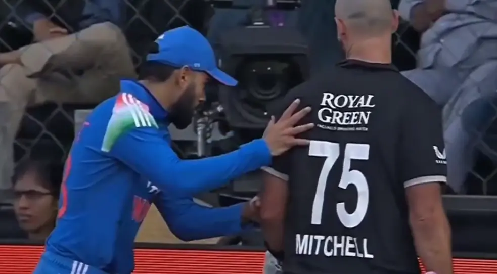Virat Kohli teases Daryl Mitchell after he loses his wicket in Indore. | Screengrab/ JioHotstar