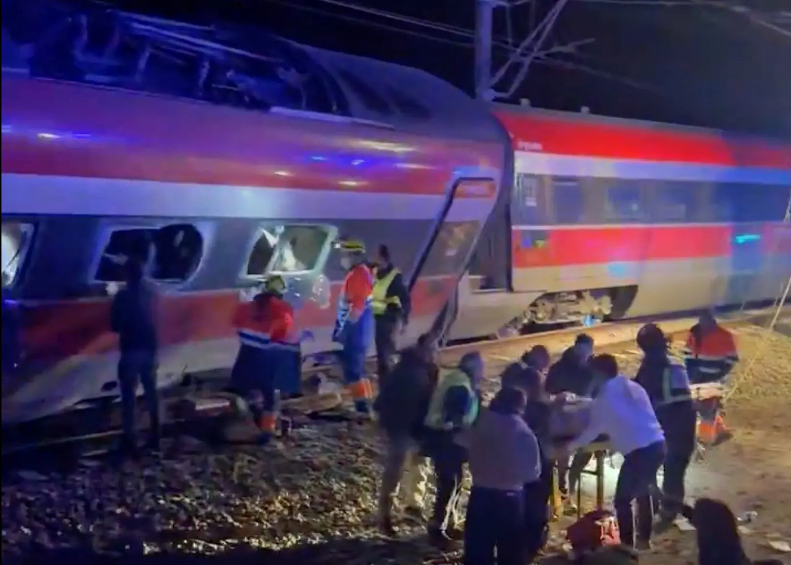 Emergency personnel working after a train accident in Adamuz, southern Spain | AFP PHOTO/@eleanorinthesky (via X)