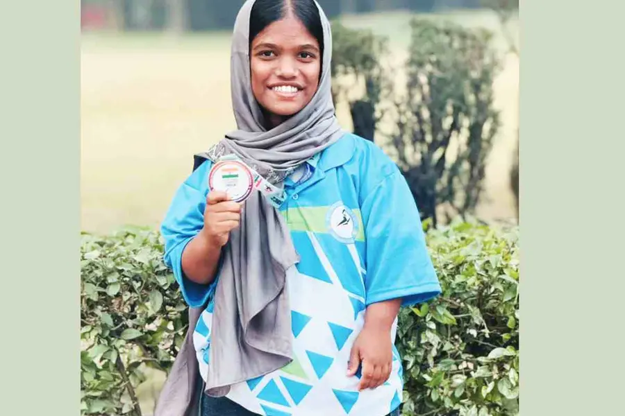 നടക്കില്ലെന്ന് ഡോക്ടർ വിധിയെഴുതി, തന്നോളം ഭാരമുയർത്തി നാഫിയ, സ്വർണമെഡൽ തൂക്കി