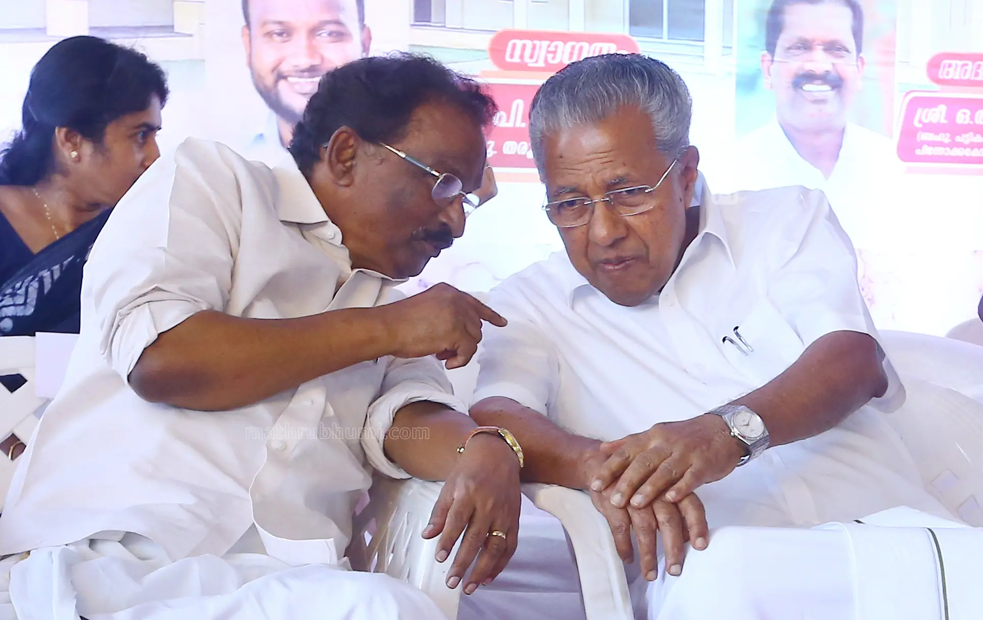 എ.കെ. ബാലൻ, പിണറായി വിജയൻ | Photo: Mathrubhumi