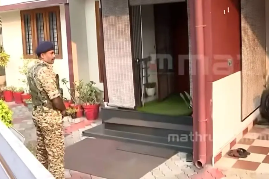 സ്വർണ്ണക്കൊള്ളയിൽ കടുത്ത നടപടിയുമായി ഇഡി; മൂന്ന് സംസ്ഥാനങ്ങളിലെ 21 കേന്ദ്രങ്ങളിൽ റെയ്ഡ്