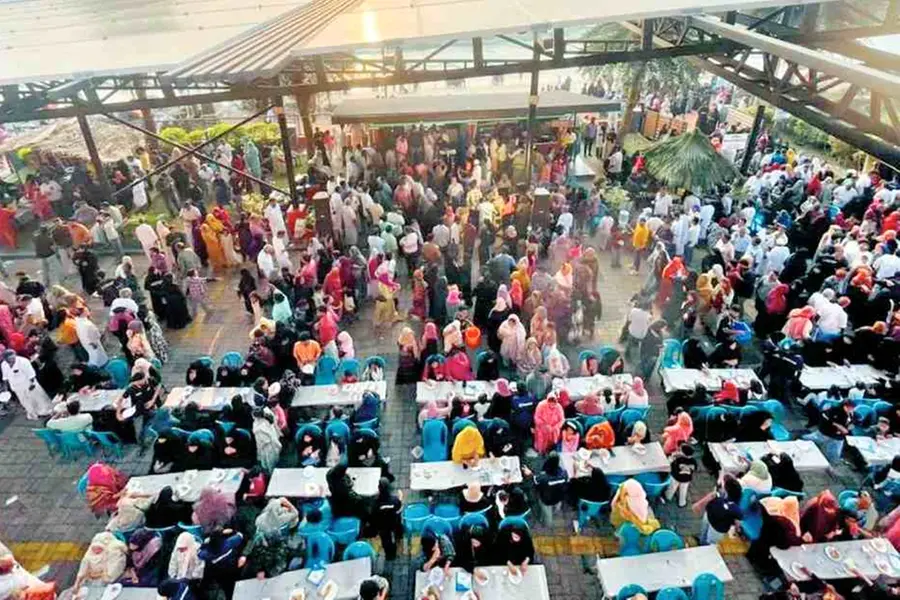 ചായ കുടിച്ച് വടകര നേടി; സൗജന്യ ഡയാലിസിസ് നിലയ്ക്കാതിരിക്കാൻ ‘തണലി’നുവേണ്ടി ഒറ്റദിവസം, ഒരു കോടി രൂപ
