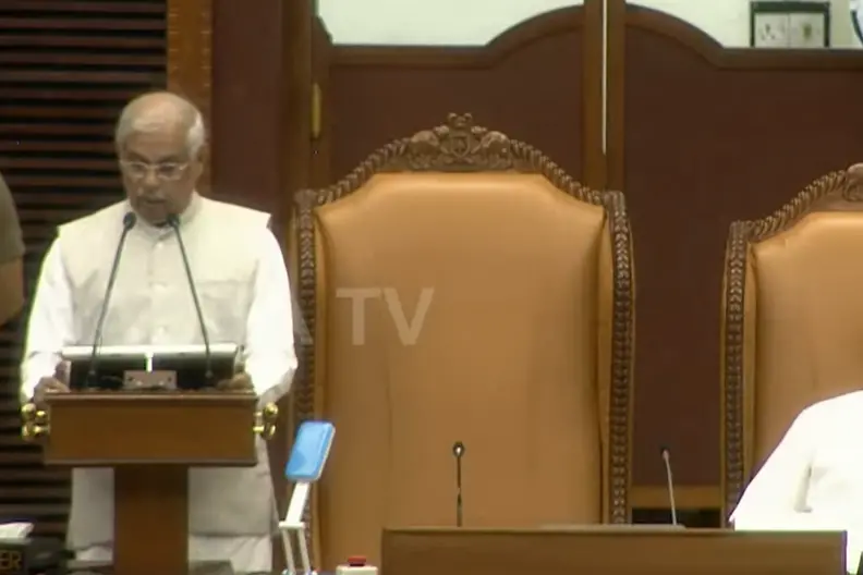 രണ്ടാം പിണറായി സർക്കാരിന്റെ അവസാന സഭാസമ്മേളനം; ഗവർണറുടെ നയപ്രഖ്യാപനം, കേന്ദ്രത്തിന് വിമർശനം
