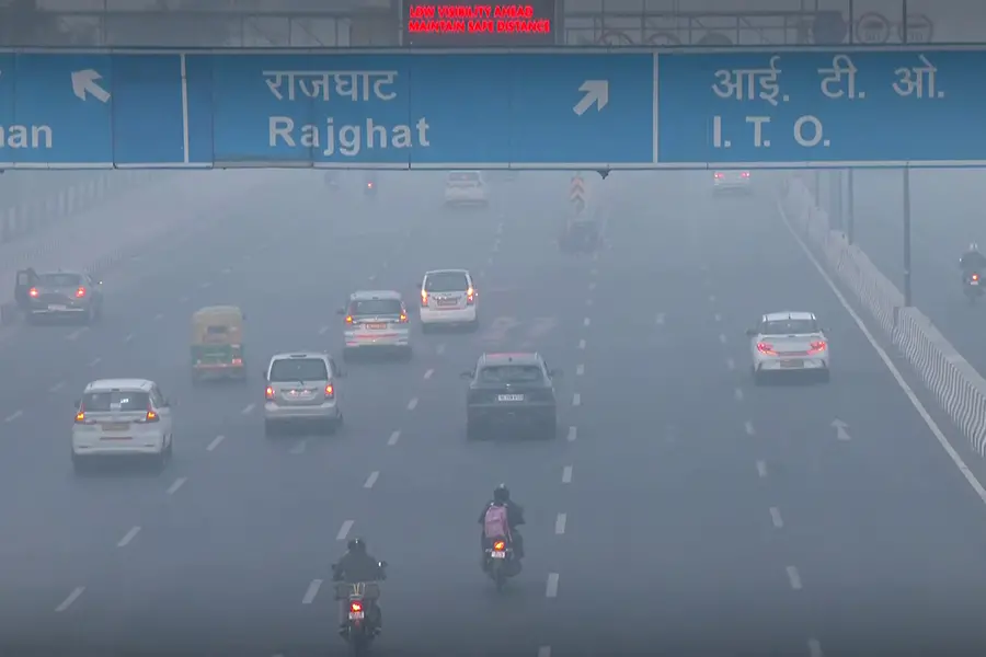 Delhi air improves slightly to ‘very poor’ after three days of ‘severe’ pollution | WATCH