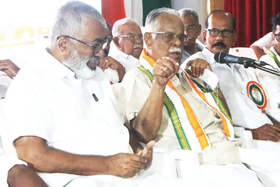 പെരുന്നയിലെയും കണിച്ചുകുളങ്ങരയിലെയും ഗുരുദേവൻമാർ ചെയ്യുന്നത് എല്ലാവർക്കുമറിയാം – ടി.പത്മനാഭൻ