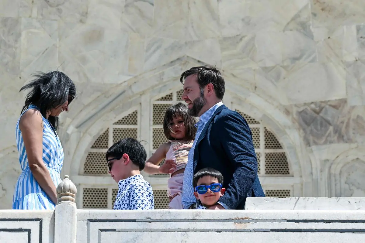 US Vice President JD Vance, his wife Usha Vance, daughter Mirabel, sons Ewan and Vivek (R) visit the Taj Mahal in Agra (File photo: AFP)