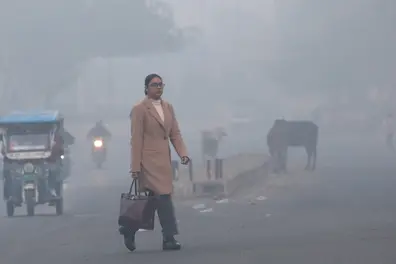 Delhi weather updates: AQI at 380 keeps NCR air in ‘very poor’ category despite easing cold | WATCH