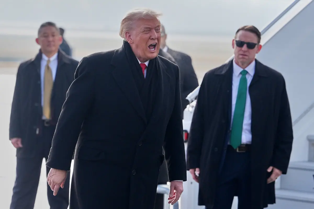 US President Donald Trump, center, speaks as he steps off Air Force One after arriving at Zurich International Airport for the World Economic Forum, Jan 21, 2026, in Zurich, Switzerland. | Photo: AP