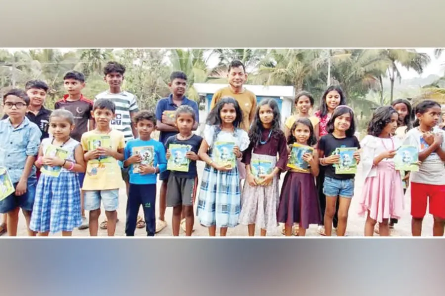 ‘ഞങ്ങളെപ്പോലെയാകരുത് മക്കളേ, പഠിച്ചാലേ നല്ല ജോലി കിട്ടൂ’; പഠനോപകരണങ്ങൾ നൽകി മറുനാടൻ തൊഴിലാളി