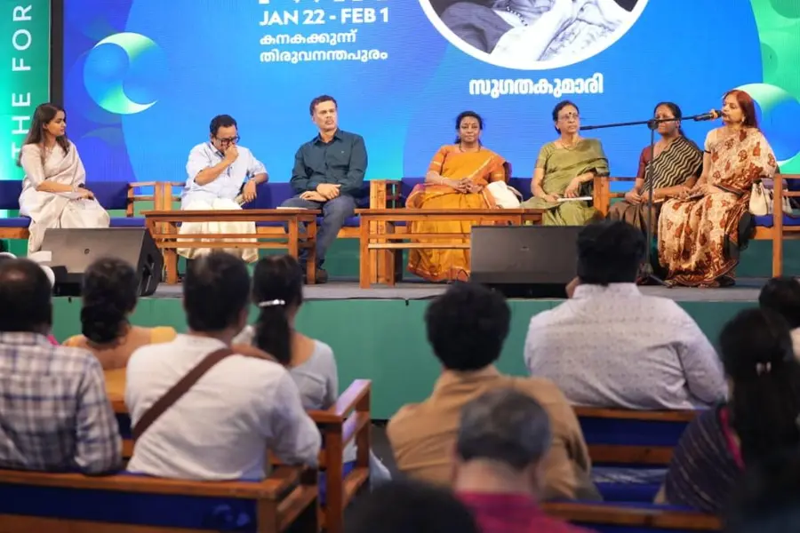 താള് തുറന്ന് അക്ഷരോത്സവം; മാതൃഭൂമി ബുക്‌സ് പുസ്തകശാല തുറന്നു