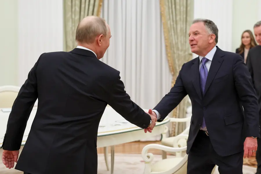 US negotiators hold late-night meeting in Moscow with Putin on Ukraine war ahead of UAE talks