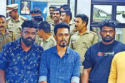 ദേശീയപാത കേന്ദ്രീകരിച്ച് കവർച്ചയ്ക്ക് വൻ പദ്ധതി,ഇരുമ്പുദണ്ഡുകളും മുഖാവരണങ്ങളും, സംഘം പിടിയിൽ