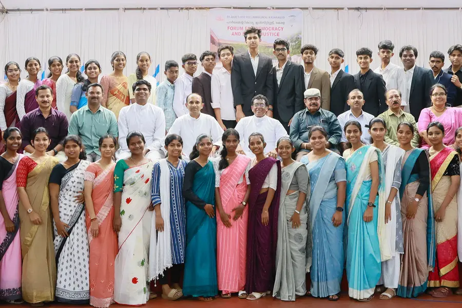 സംസ്ഥാന യൂത്ത് പാർലമെൻറ്: വെള്ളരിക്കുണ്ട് സെന്റ് ജൂഡ്സ് സ്കൂൾ ജേതാക്കൾ