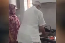 ‘അയ്യോ സഖാവേ, പാത്രം കഴുകേണ്ടെ’ന്ന് വീട്ടുകാർ, ഇതെന്റെ ശീലമെന്ന് ബേബി
