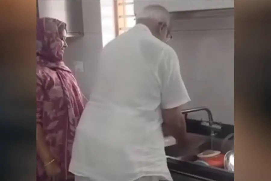 ‘അയ്യോ സഖാവേ, പാത്രം കഴുകേണ്ടെ’ന്ന് വീട്ടുകാർ, ഇതെന്റെ ശീലമെന്ന് ബേബി
