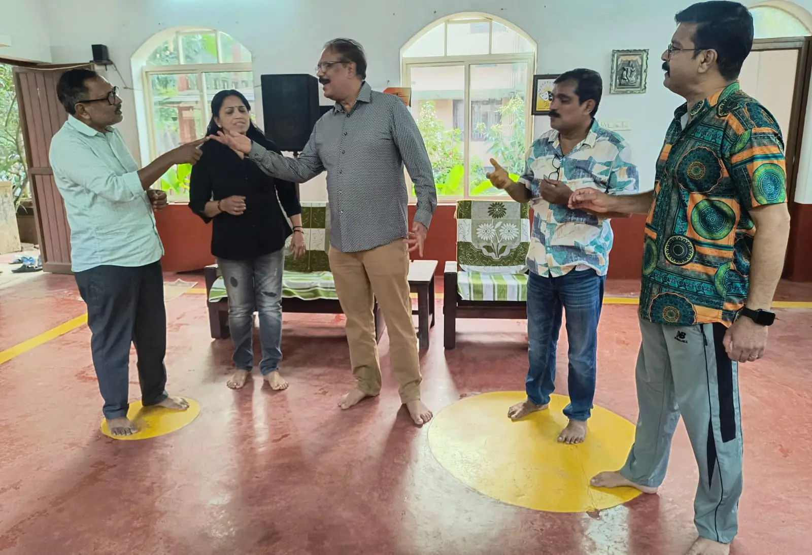 കോഴിക്കോട് ഇന്നലെ നടന്ന റിഹേഴ്സലില്നിന്ന്, ഇടത്തുനിന്ന് വലത്തോട്ട് കെ പി എ ലത്തീഫ്, ഷീബ ചിറമ്മൽ, ഡോ എ വി അനൂപ്, രവിശങ്കർ, രാജീവ് ബേപ്പൂർ