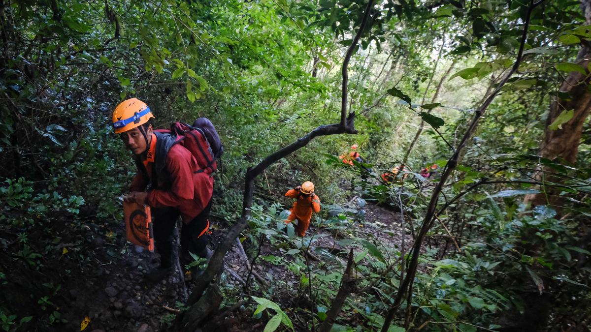 Indonesia plane crash: Search ends after bodies of all 10 victims recovered