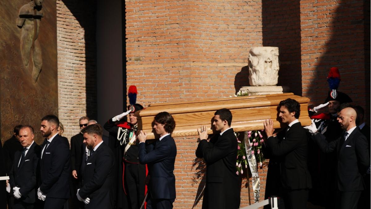 Fashion world says goodbye: Valentino Garavani’s funeral held in Rome