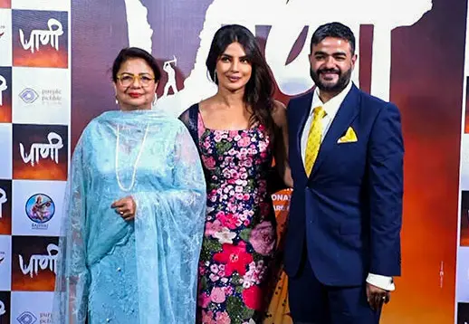 പ്രിയങ്ക ചോപ്ര അമ്മ മധു ചോപ്രയ്ക്കും സഹോദരൻ സിദ്ധാർത്തിനുമൊപ്പം| ഫോട്ടോ: ANI