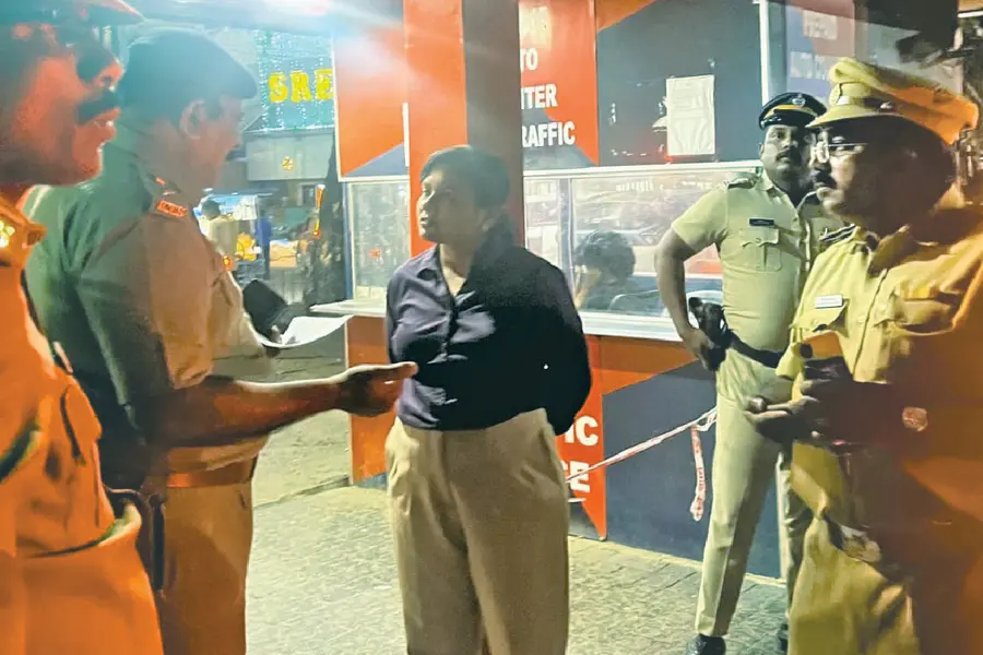 കളക്ടർ കളത്തിലിറങ്ങി; മീറ്ററില്ല, ഫിറ്റ്നസില്ല... രാത്രി കുടുങ്ങിയത് 174 ഓട്ടോകൾ